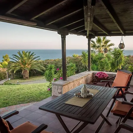 On Earth - Private Villa, Huge Garden, 4 Beaches Villa