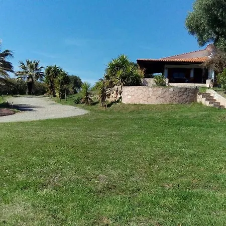 On Earth - Private Villa, Huge Garden, 4 Beaches