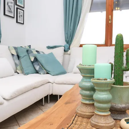 On Earth - Private Villa, Huge Garden, 4 Beaches