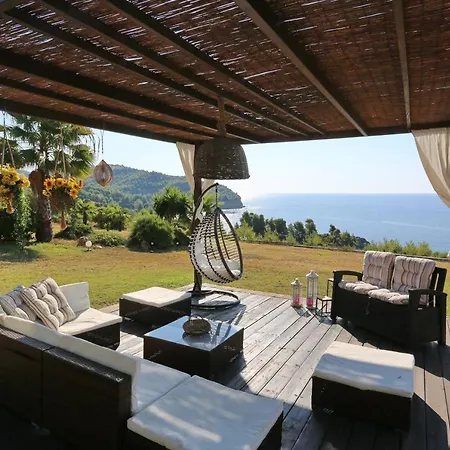 Villa On Earth - Private Villa, Huge Garden, 4 Beaches