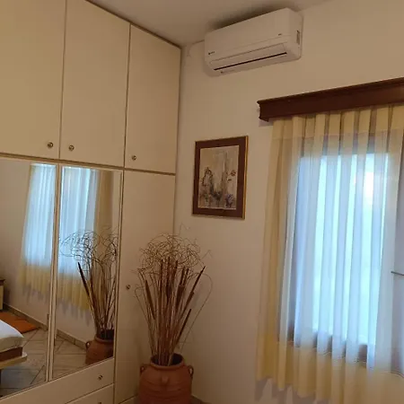 On Earth - Private Villa, Huge Garden, 4 Beaches *